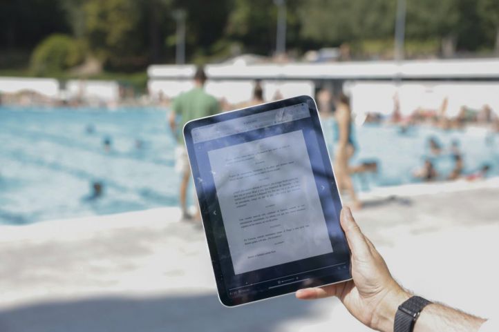 Las piscinas municipales de Madrid ofrecen once libros gratis mediante códigos QR
