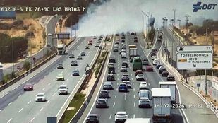 Un incendio obliga a cortar temporalmente la A-6 en Torrelodones