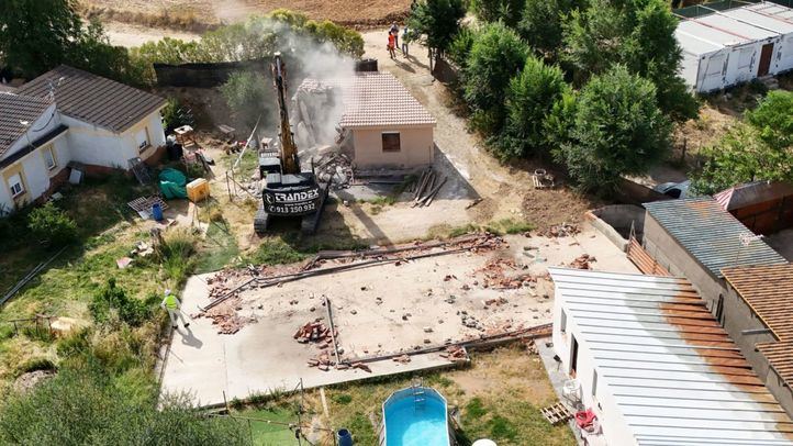 Madrid elimina 17 construcciones ilegales en una zona ambiental protegida de Fuente el Saz