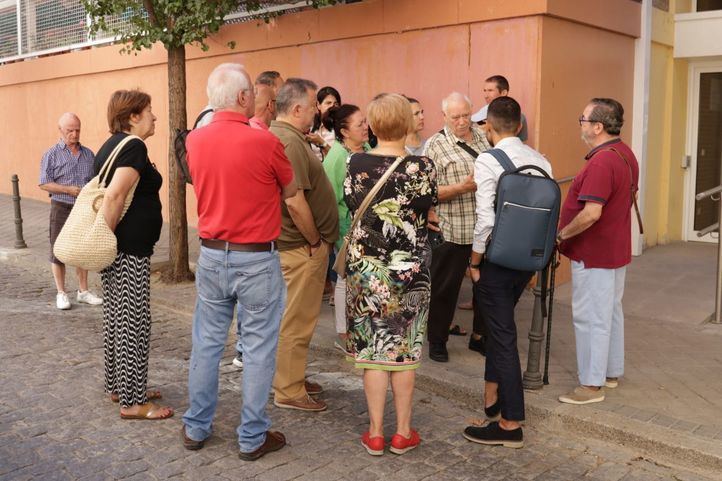 Asociación de Vecinos Cavas-La Latina y residentes de los Apartamentos Municipales para Mayores San Francisco convocan una concentración para protestar contra el traslado de los usuarios a otras residencias por las obras realizadas en el centro