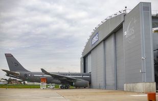 Un avión en la pista del nuevo campus de Airbus, a 15 de abril de 2021, en Getafe, Madrid