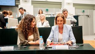 Enma López y Reyes Maroto en el Pleno de Cibeles.
