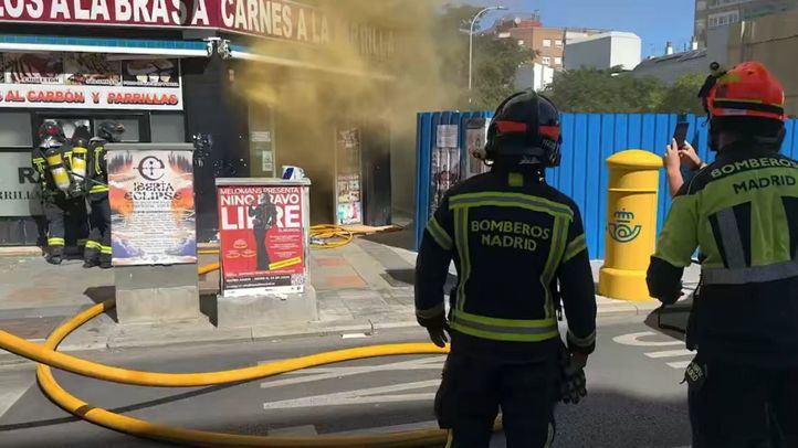 Desalojados dos edificios residenciales por un incendio en un restaurante de Bravo Murillo