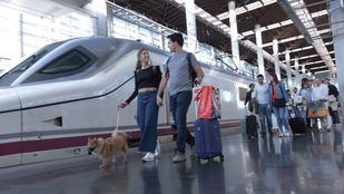 Renfe permitirá viajar en todos sus trenes con perros de hasta 40kg