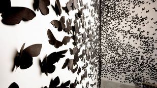 La Fundación Casa de México exhibe hasta el 13 de septiembre 'Nube Negra', la obra más emblemática de Carlos Amorales