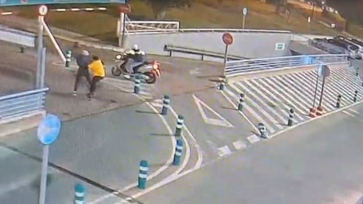 Imagen del momento de uno de los robos..