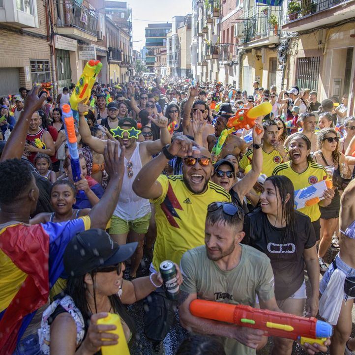 La Batalla Naval de Vallekas vuelve a llenar de agua las calles bajo el lema “Mójate y desarma el fascismo”