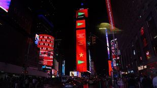 Miles de españoles se concentran en Times Square para apoyar a la Selección