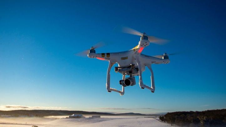 Extinción de incendios, aerotaxis de reparto o atención de emergencias: así avanza la estrategia madrileña de drones