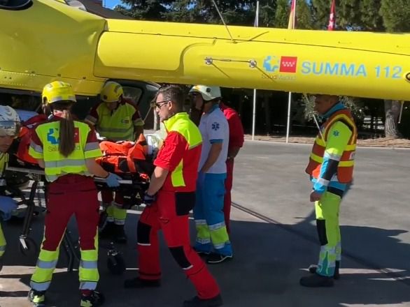 Grave un trabajador tras sufrir quemaduras con sosa cáustica en una piscina de Becerril