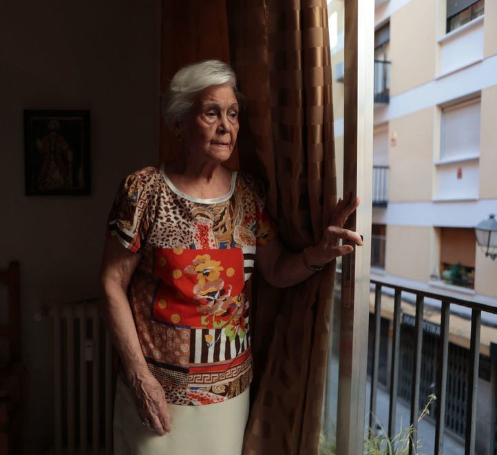 Vecinos de La Latina se movilizan para frenar el desahucio de Paquita