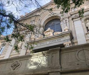 El Supremo confirma nueve años de prisión para tres Trinitarios por la agresión y robo a un menor en el barrio del Pilar