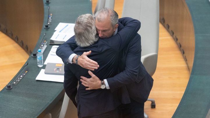 Abrazo entre Ignacio Ansaldo y Ortega Smith