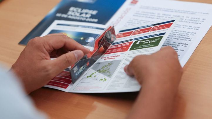 Guía para ver el eclipse solar en Madrid: 51 puntos habilitados y 36.500 gafas homologadas