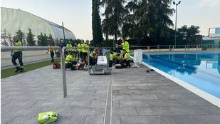Rescatado un hombre cuando se ahogaba en una piscina municipal de Usera