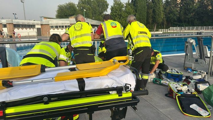 Rescatado un hombre cuando se ahogaba en una piscina municipal de Usera