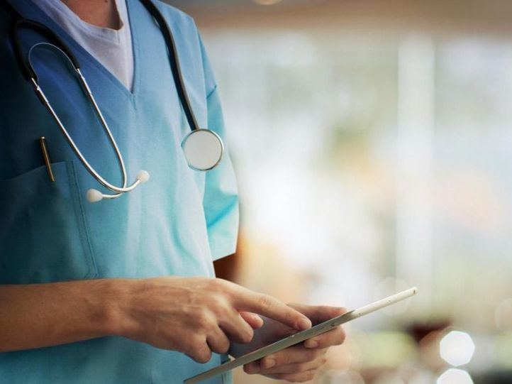 Los sanitarios madrileños cobrarán más por guardias, noches y festivos desde agosto