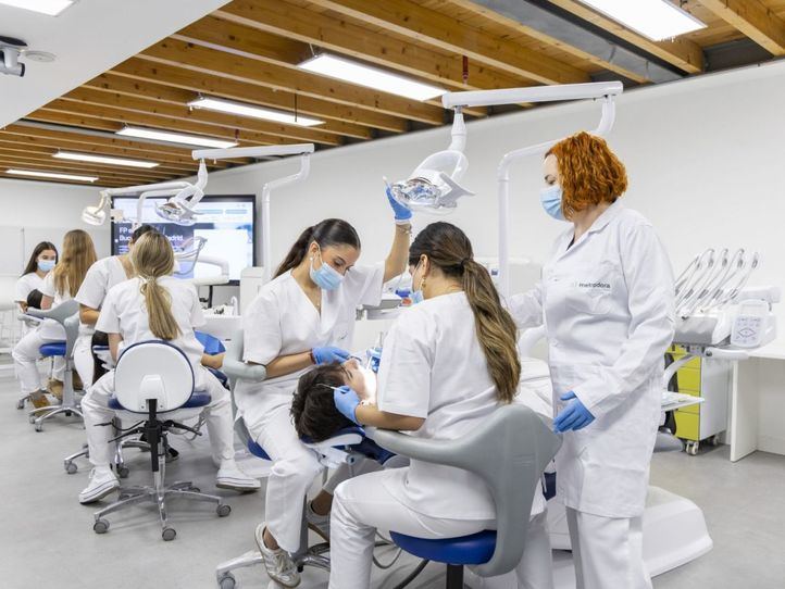 Alumnos del ciclo de Higiene Bucodental