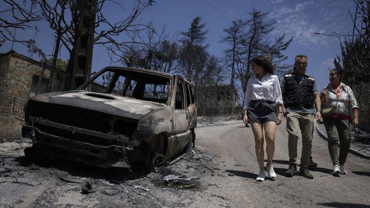 El fuego afecta a 890 hectáreas y preocupan las 'condiciones extremas' por la tarde