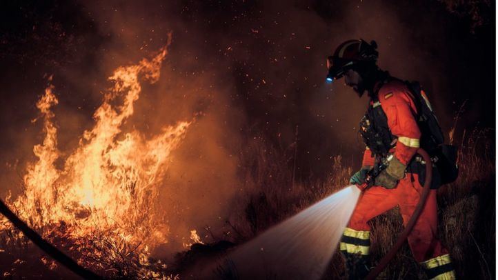 La UME durante las labores de extinción de los incendios que arrasan Madrid