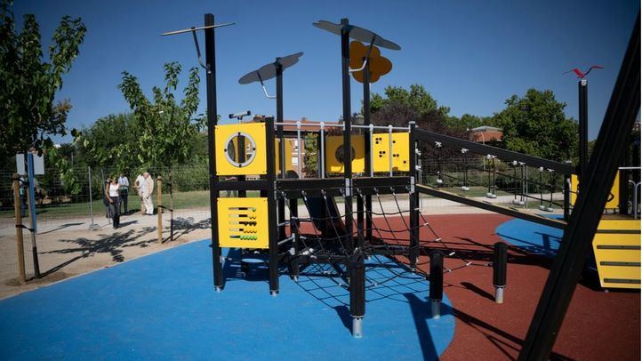 Nueva área infantil en el parque de la Cruces