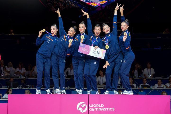 Las campeonas del mundo de gimnasia rítmica, en el podio
