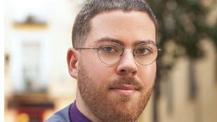 Enrique Aparicio, escritor y activista LGTBI: "La ola reaccionaria gana enteros cada día"