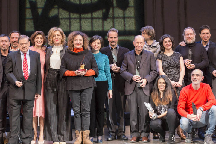 Foto de familia de los premiados por la ADE. Sanzol, a la derecha, de rojo.