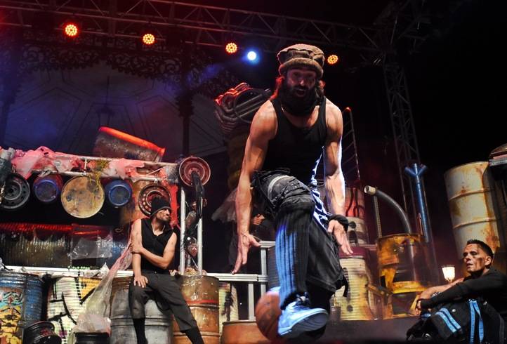 Actuación de Toom - Pak