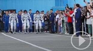 La Soyuz MS-26 con dos cosmonautas y un astronauta se acopla a la EEI