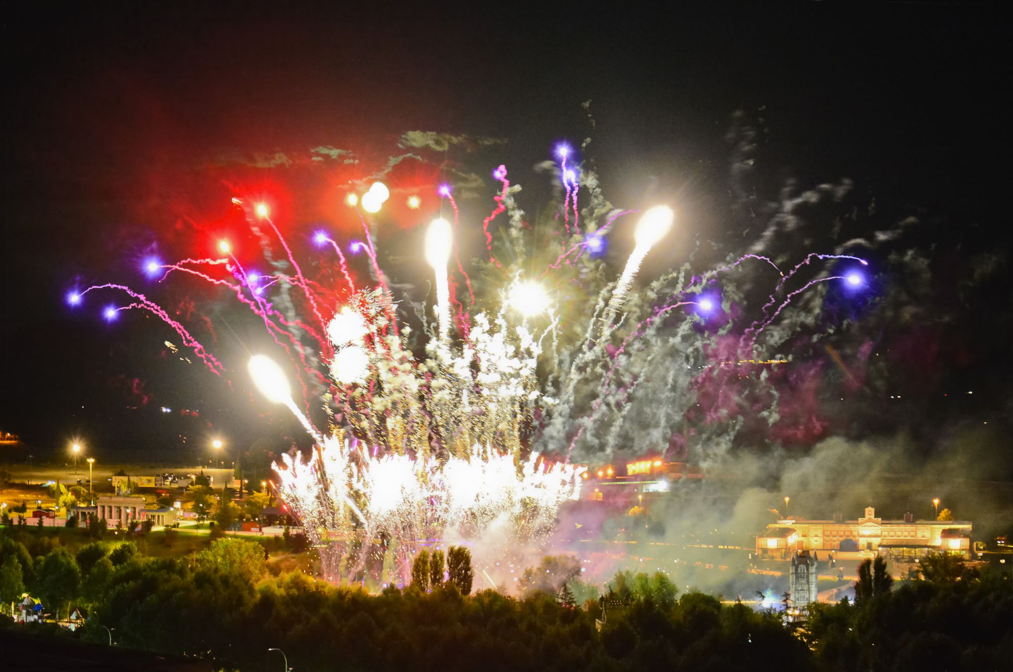 Música y fuegos artificiales para celebrar el cumpleaños del Parque Europa