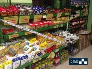 La Policía Municipal interviene más de 14.000 artículos sin etiquetado en español en una tienda de Tetuán