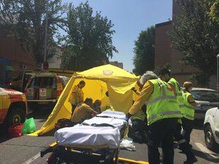 Herida muy grave una mujer al caer de su moto en La Elipa