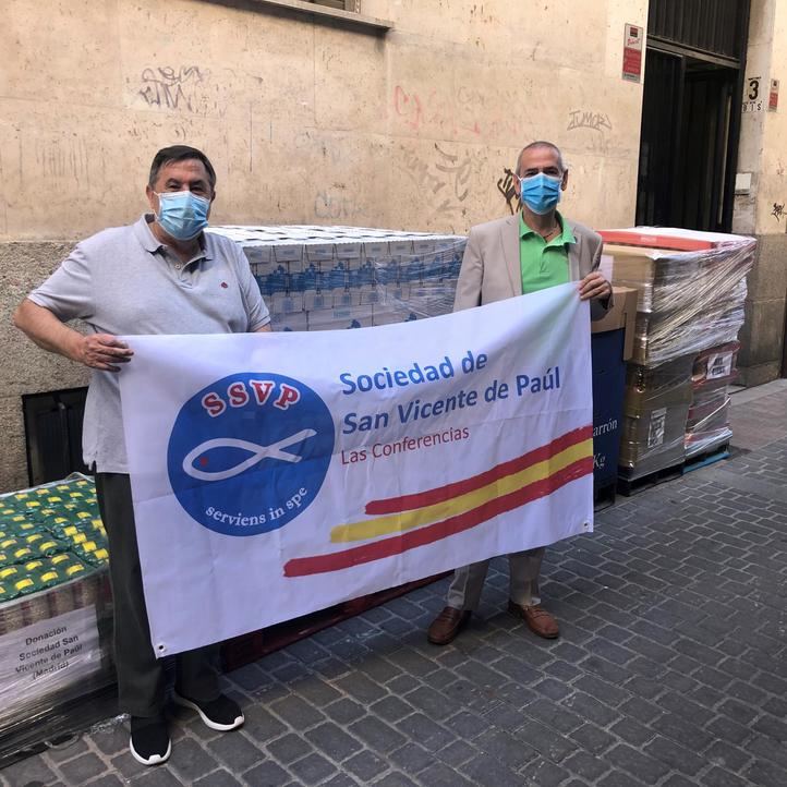 Entrega productos de primera necesidad a la Sociedad Vicente de Paúl (foto Mercadona)