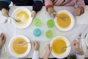 PP y Cs tumban la ley de comedores sanos de Podemos