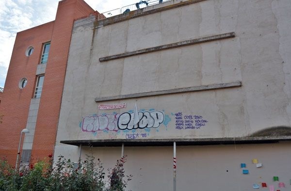 El Gobierno regional demolerá el 'inacabado' Teatro Almendrales de Usera
