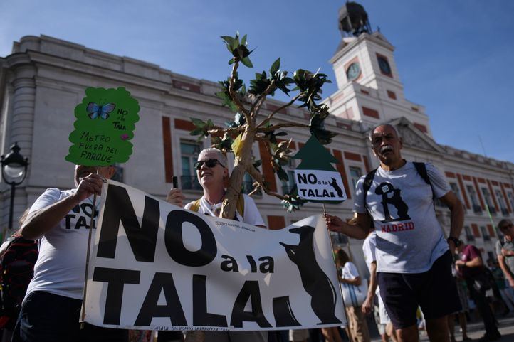 Protestas contra la tala de árboles por el centro de Madrid.