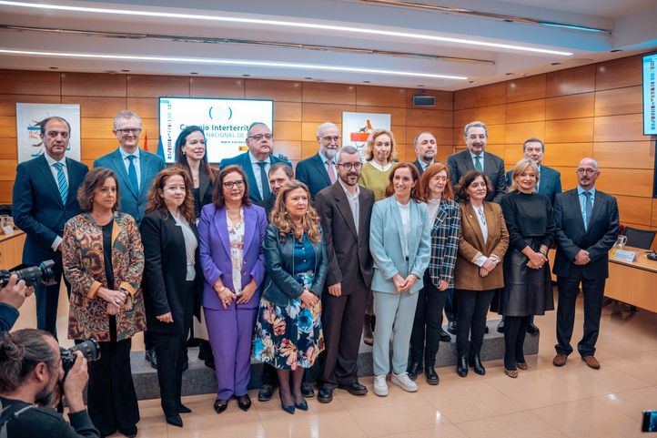 Foto de familia de los asistentes al pleno del Consejo Interterritorial del Sistema Nacional de Salud (CISNS)