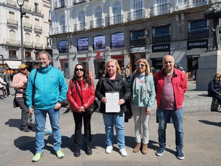 Representantes de la Plataforma por la Climatización y Adecuación de los Centros Públicos de la Comunidad