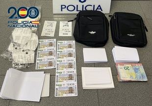 Material incautado a los timadores