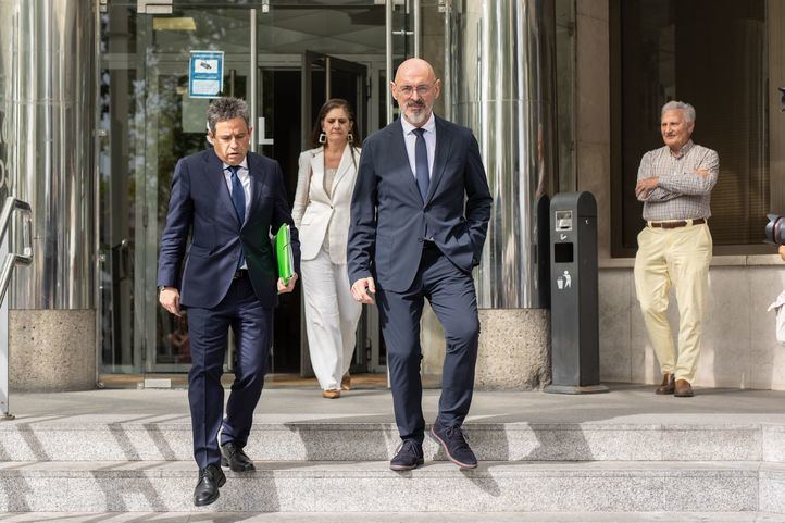 Joaquín Goyache, rector de la Complutense, sale de declarar en los juzgados.