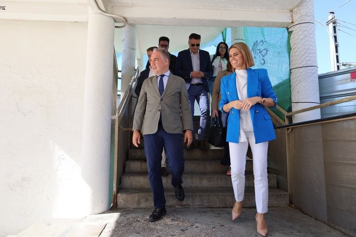 La alcaldesa de Alcalá, Judith Piquet, ha visitado las obras de la estación central de Renfe junto al vicesecretario de Coordinación Autonómica y Local del PP, Elías Bendodo.