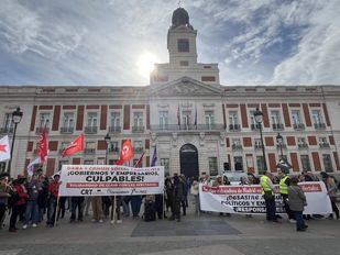 "Mazón culpable, Sánchez responsable", unas 300 personas se concentran en la Puerta del Sol