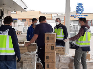 La Policía interviente material sanitario en locales de Usera y Cobo Calleja
