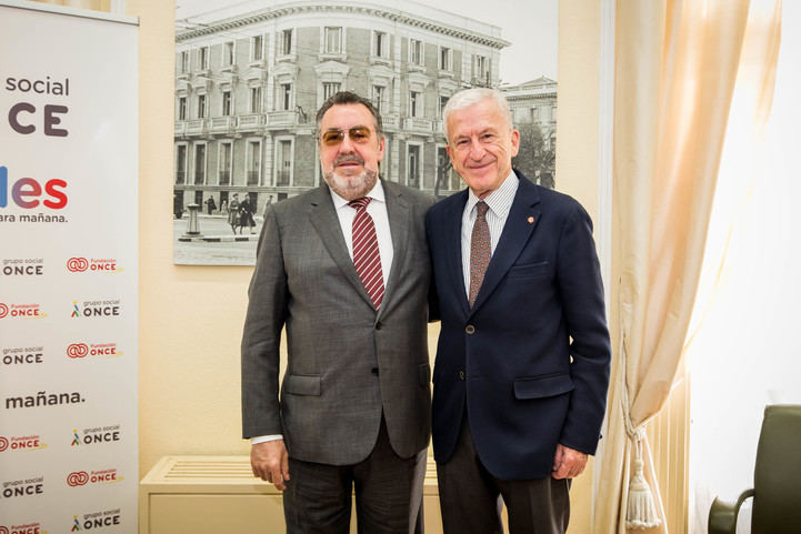 Miguel Carballeda, presidente del Grupo Social ONCE y máximo responsable de Fundación ONCE, y Manuel Ramón Bretón, presidente de la Asociación Madrid Futuro.