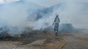 Extinguido un incendio en un complejo ganadero en Valverde de Alcalá