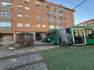 Accidente entre un tranvía y una furgoneta en Parla