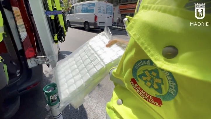 Un hombre sufre un golpe de calor en la avenida de la Albufera