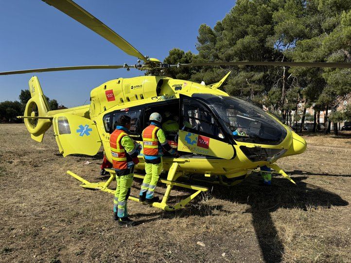Helicóptero del 112 traslada al menor que ha sufrido un ahogamiento
