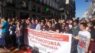 Concentración contra las agresiones a personas LGTB en Sol.